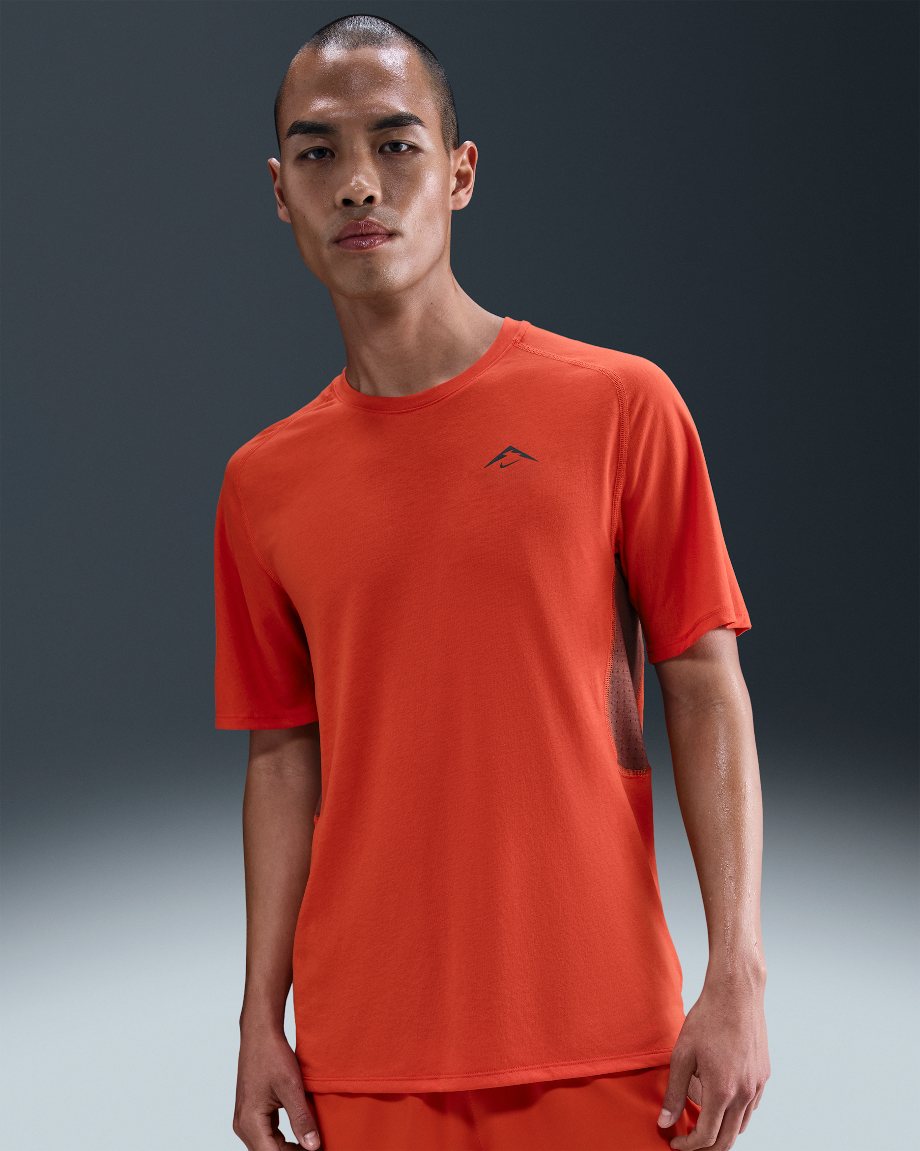 Nike Trail Solar Chase Men's Dri-FIT ADV Short-Sleeve Running Top